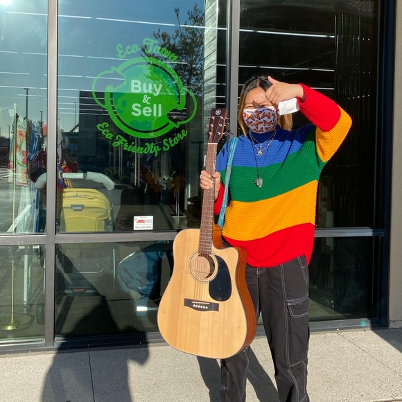 Meet your Posher, Claudia - Picture 1 of 1